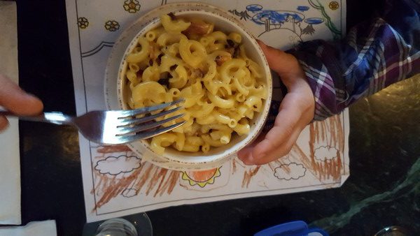 the-farmhouse-tap-grill-mac-and-cheese-kids